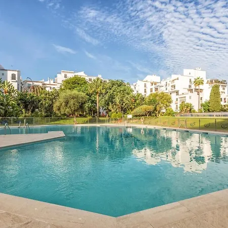 2 Bedroom With Pool And Parking In Puerto Banus *